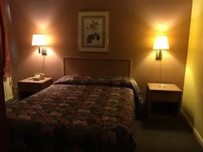 Carrousel Inn And Suites - Image 2