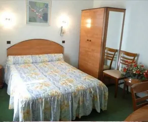 Hotel Restaurant De La Gloire - Image 4