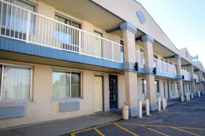Country Lane Inn And Suites - Image 2