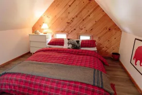 Secret Cove Waterfront Log Cabin - Image 2