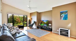 Panorama @ the Lake - Pet Friendly - 15 Mins to Hyams Beach - Image 2