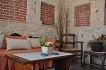 Soleil Apartments & Studios - Image 2