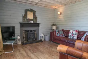Peggy's Shabby Chic Cottage - Image 4