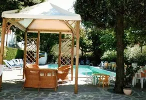 Hotel Garden - Image 5