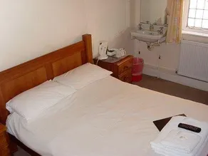 The George Hotel - Image 4