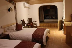 HUANTING  SHANSHUITONGLI HOTEL - Image 5