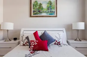Westwood Townhouse Apartment - Image 5