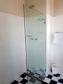 New Ivanhoe Hotel - Image 2
