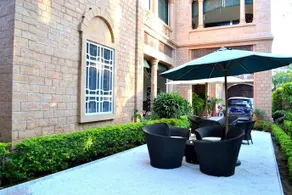 Leon House - Image 2