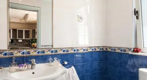 SeaRene Deluxe Seafront Maisonette - Image 3