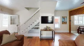 Blue House - Image 5