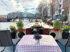 Romantic Houseboat - Image 2