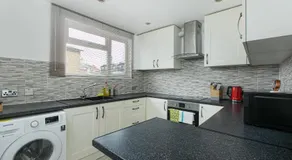 1Leta Apartment - Hatfield - Image 4