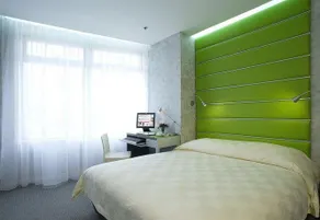 Hotel Lotus Green Park - Image 4