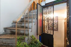 Kaboom Showroom & Guesthouse - Image 2