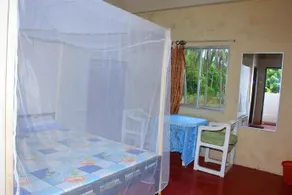 H & U Guest House - Image 5