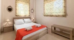 DiPasquale villa Near Anthony Quinn - Image 4