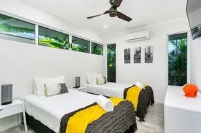 Coral Edge - Luxury Retreat - Image 4