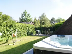 Cosy Holiday Home in Lauwersoog by the Lake with jacuzzi - Image 1