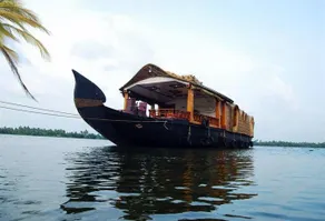 Pournami Houseboats - Image 5