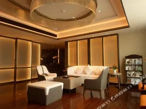Phoenix New Century Grand Hotel - Image 5