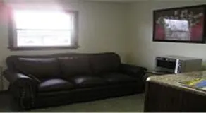 Pittsfield Motor Inn - Image 4