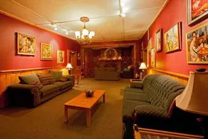 Pine Hill Arms Hotel - Image 4