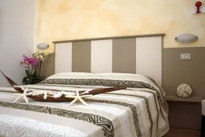Hotel Camelia - Image 4