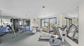 Cosy studio apartment seconds from Manly Beach - Image 3