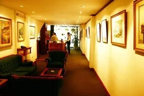Plaza Hotel - Image 3