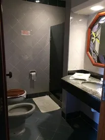 Free Hotel - Image 5