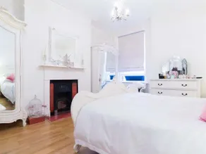 Veeve 2 Bed 1 Bath Flat Honeybourne Road West Hampstead - Image 3