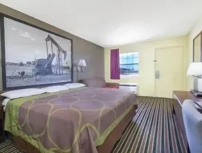 Super 8 by Wyndham Muskogee - Image 3