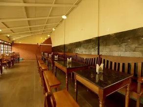 OYO Premium Heritage Stays Charing Cross - Image 4