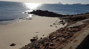 'Yacaaba' Beautiful Waterfront Location - Image 2