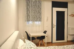 Room 28 - Image 2