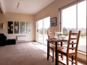 Couples Retreat with Mountain View Near Hobart - Image 2