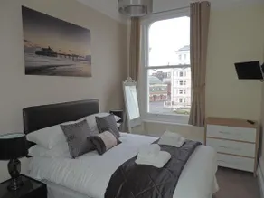 Eastbourne Sea View Apartment - Image 5