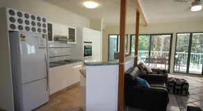 20 Orania Court - Spacious home with swimming pool - Image 4