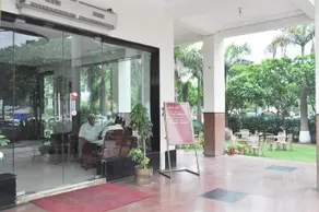 OYO Premium Old Gurgaon - Image 3