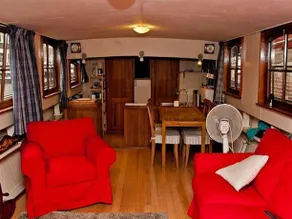 The Hoop Houseboat - Image 3