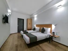 OYO Townhouse 074 Nampally - Image 2