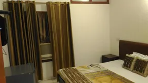 Greens Hotel - Image 5