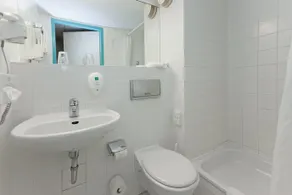 AZIMUT Hotel City South Berlin - Image 2