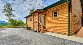 Southern Spirit Beautiful Luxury Cabin in Deep Creek Community - Image 2