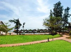 Huong Phong Ho Coc Beach Resort - Image 3