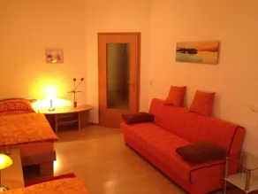 Moderne-Ferienwohnung-in-ruhiger-zentraler-Lage-am-Park - Image 3
