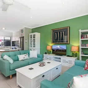 Surfers Paradise Townhouse - Image 3