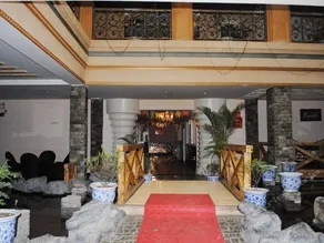 CROWN HOLIDAY HOTEL - Image 2