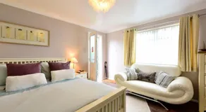 Peaceful Garden Apartment - Image 5